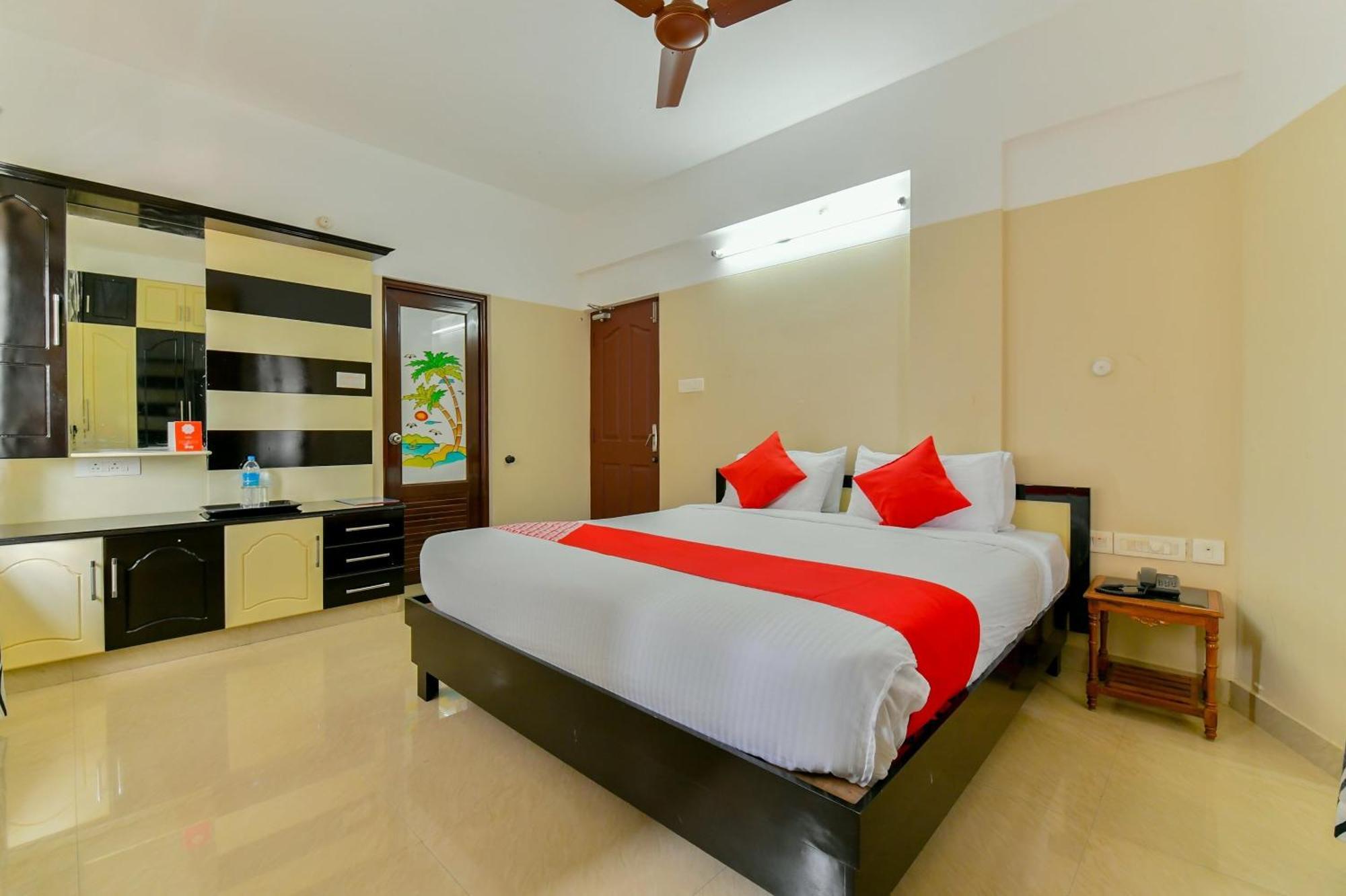 Oyo Flagship Uthradam Towers Hotel Thiruvananthapuram Eksteriør billede