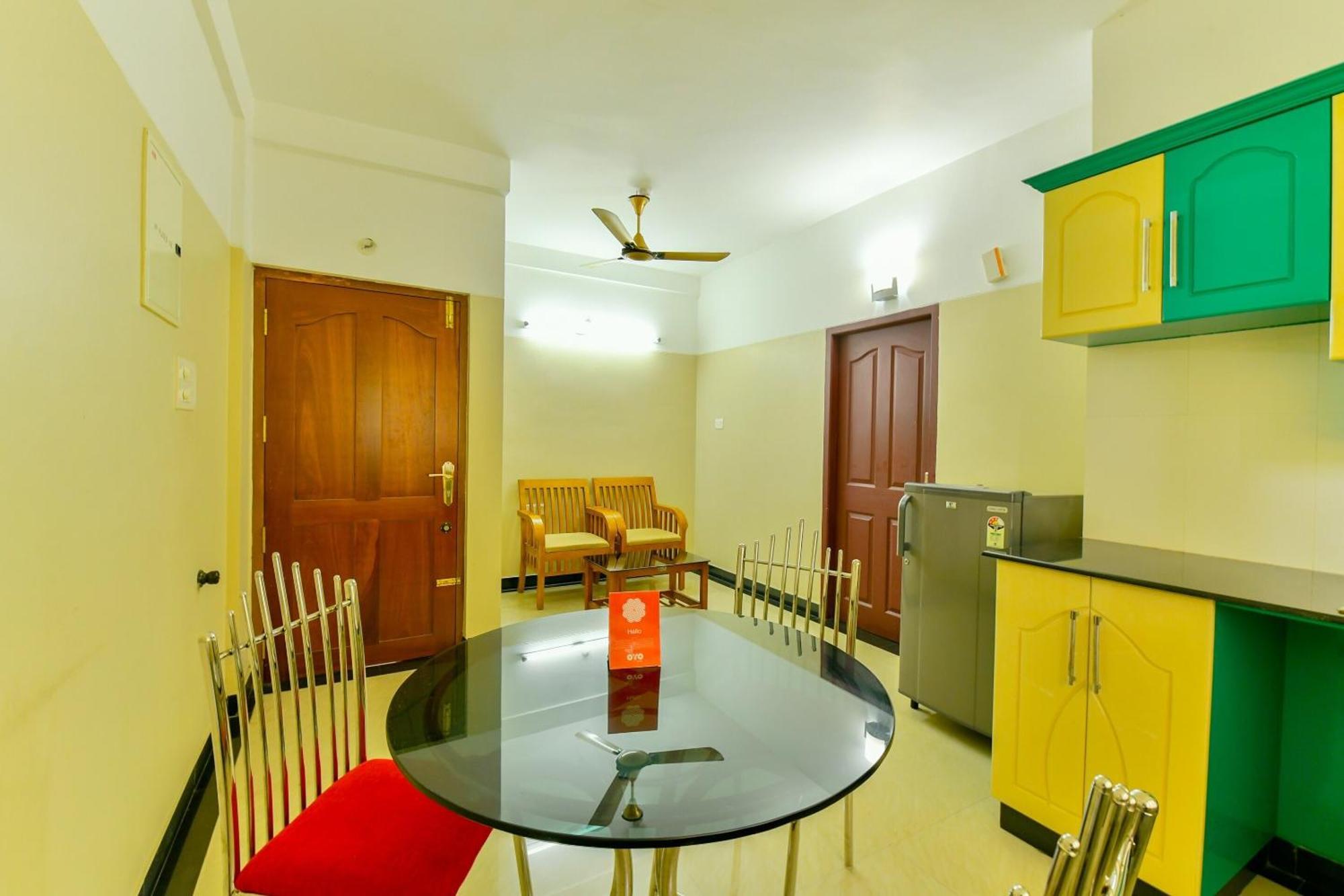 Oyo Flagship Uthradam Towers Hotel Thiruvananthapuram Eksteriør billede