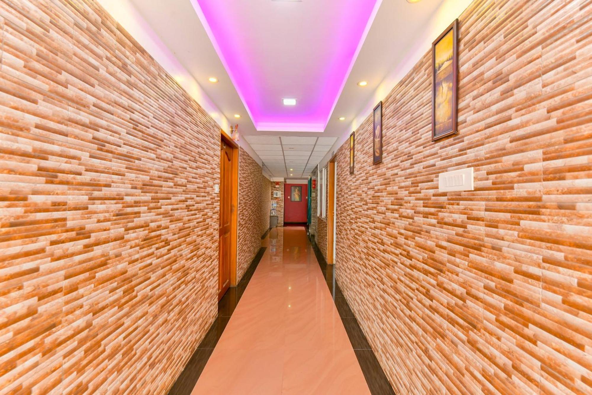 Oyo Flagship Uthradam Towers Hotel Thiruvananthapuram Eksteriør billede